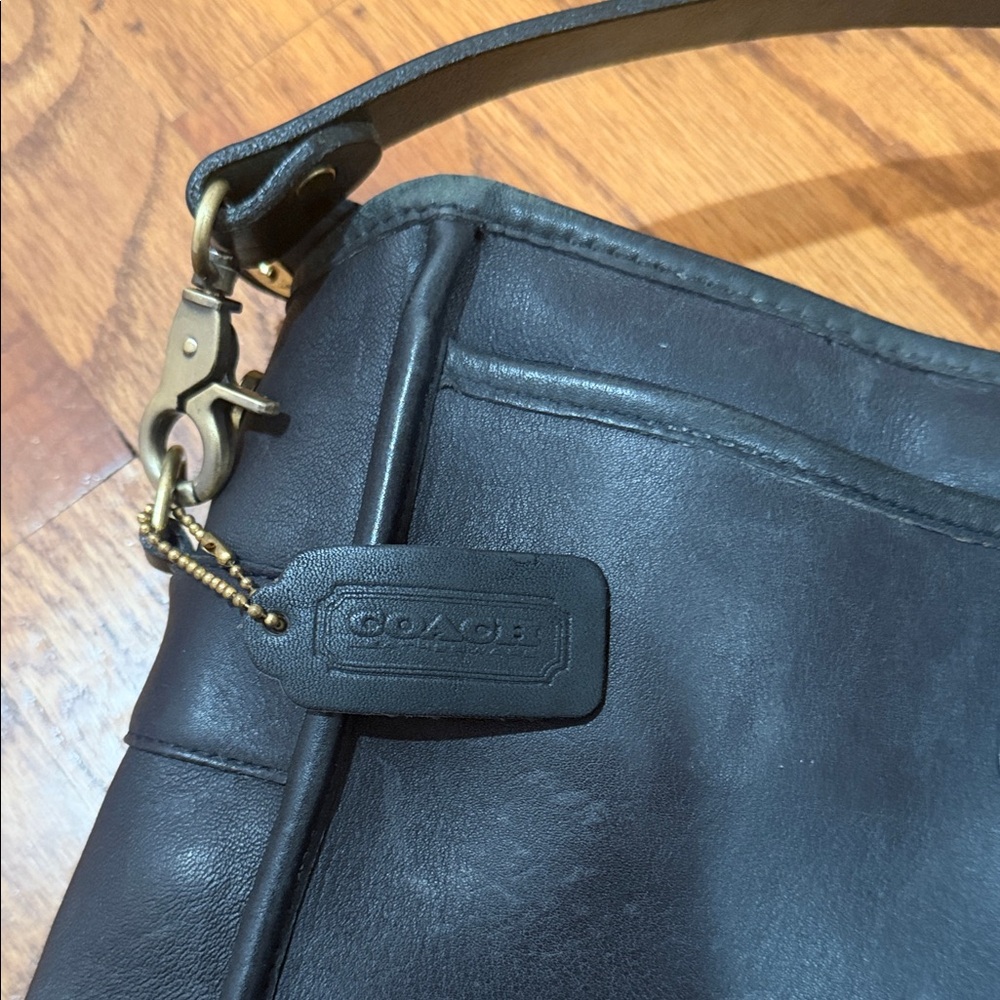 Coach - Picture 2 of 7